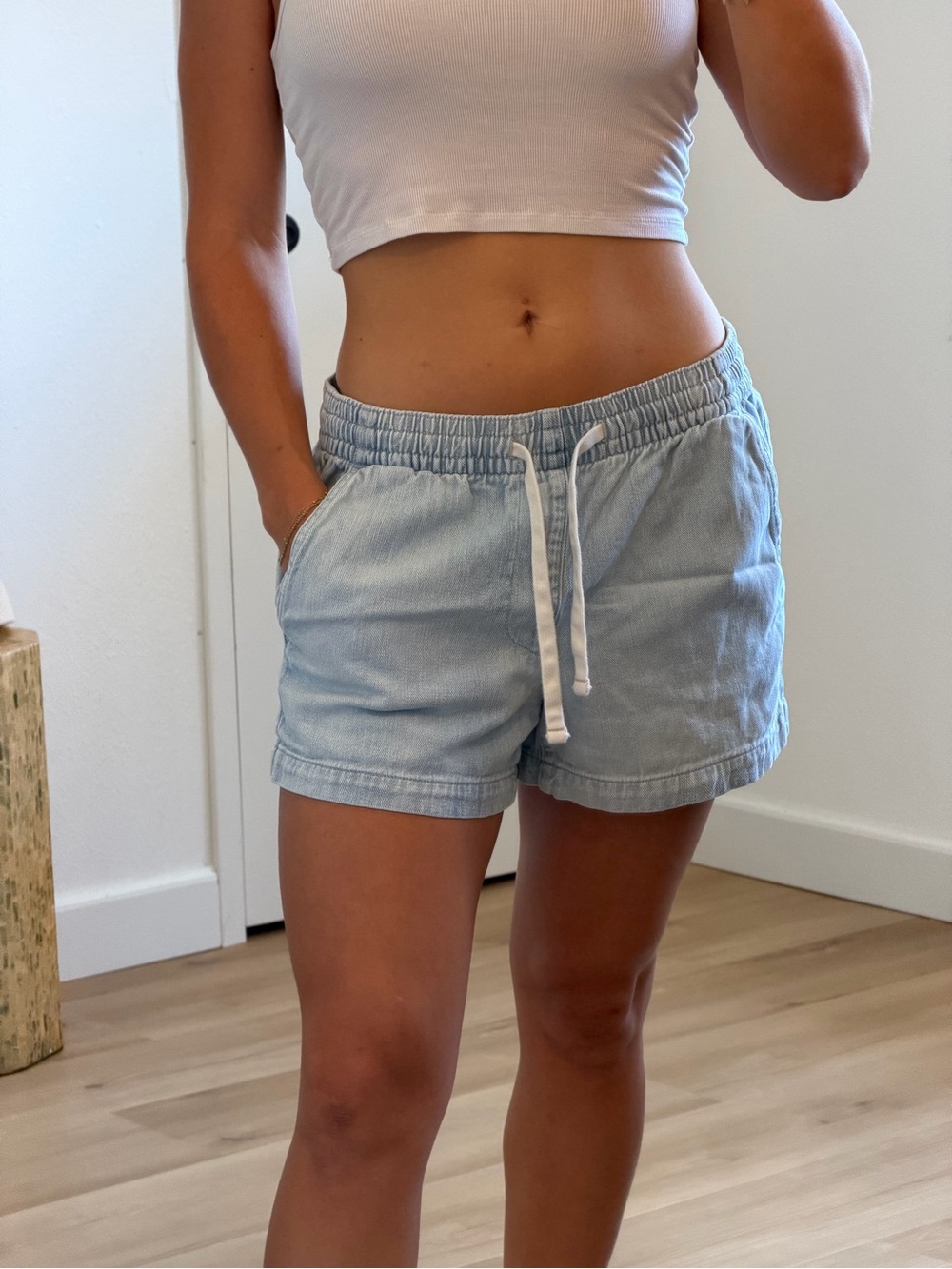 GAP Denim Pull-On Shorts Women’s Small Light Wash Elastic Waist Chambray